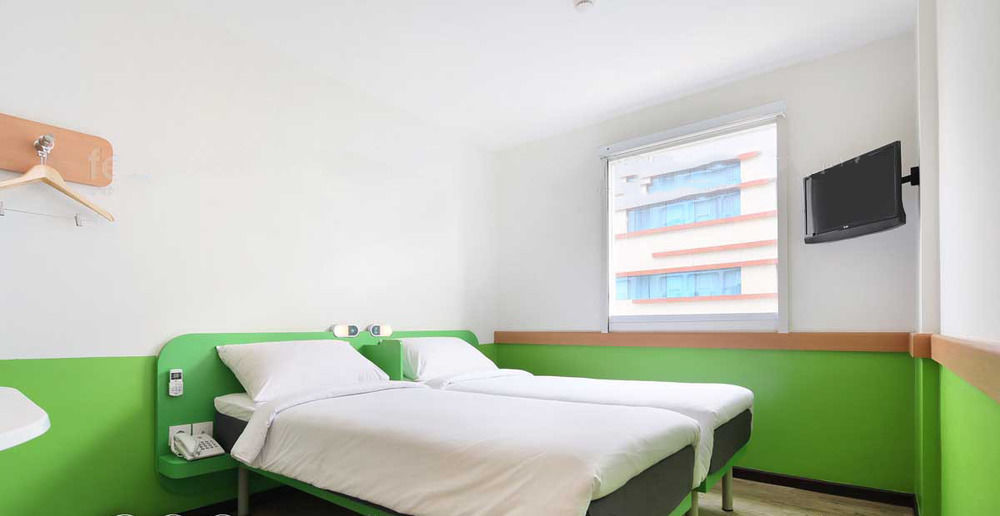 Ibis Budget Jakarta Airport Tangerang Esterno foto