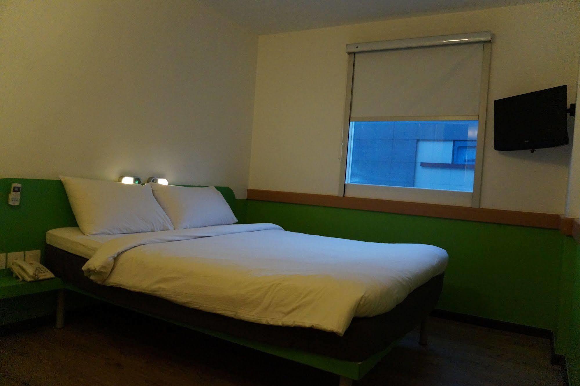 Ibis Budget Jakarta Airport Tangerang Esterno foto
