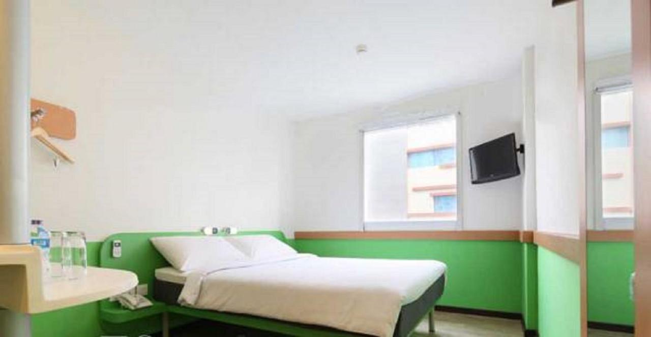 Ibis Budget Jakarta Airport Tangerang Esterno foto